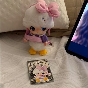 PopMart DIMOO WORLD × DISNEY Series-Vinyl Plush (Daisy)